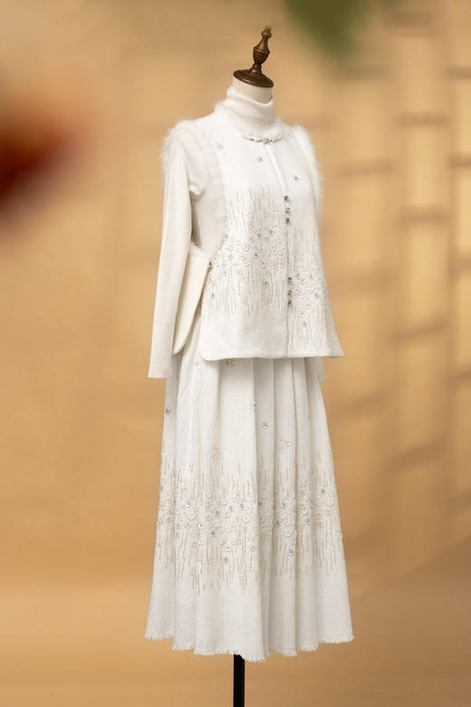 荷言GL 雪落枝 新中式钉珠刺绣小香风毛呢半裙秋冬（可搭配雪落梅） 商品图2