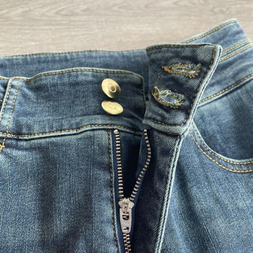 【孤品 捡漏】巨好穿的 EP 高弹 秋冬款 微绒水洗蓝牛仔裤  蓝色两粒扣 拉绒牛仔裤 磨毛牛仔裤 商品图9