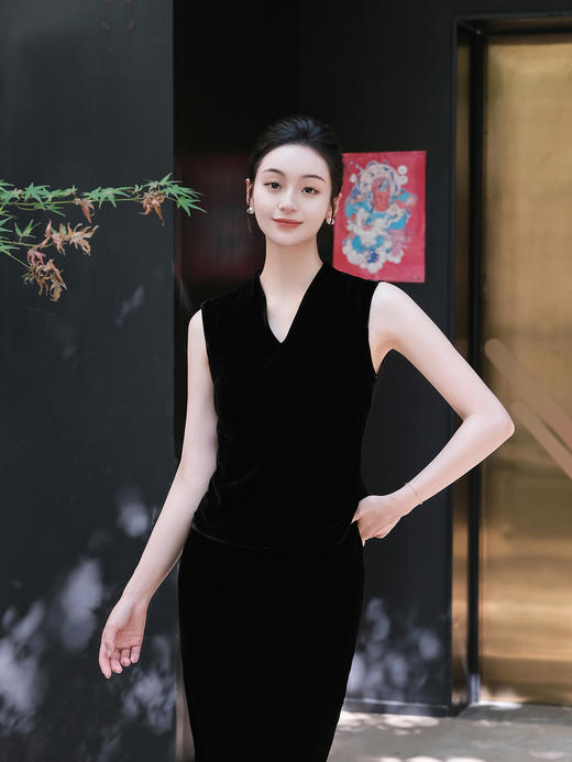 盛唐婧| 真丝丝绒百搭坎肩美背-黑色 商品图0