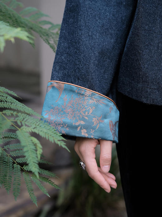 盛唐牡丹| 牛仔配喜鹊纹花锦缎袖口对襟外套 商品图7