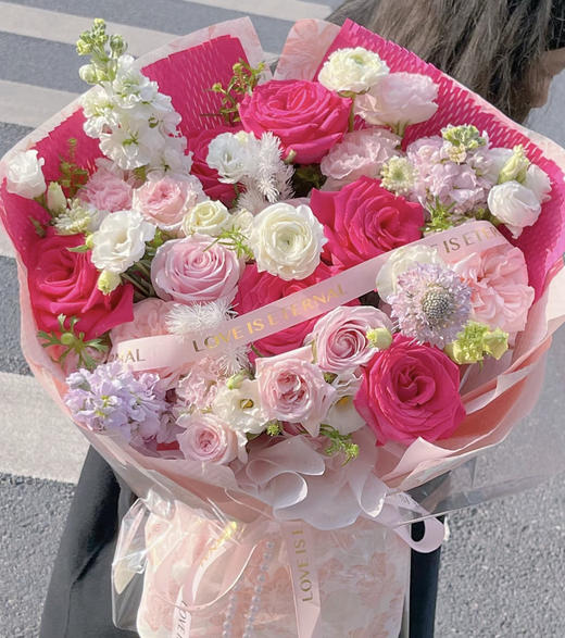 【粉色海洋】高端大气上档次花束，6朵弗洛伊德玫瑰➕6朵粉玫瑰➕12朵洋桔梗➕3支紫罗兰➕新鲜配花配叶，精美高端花束 商品图0