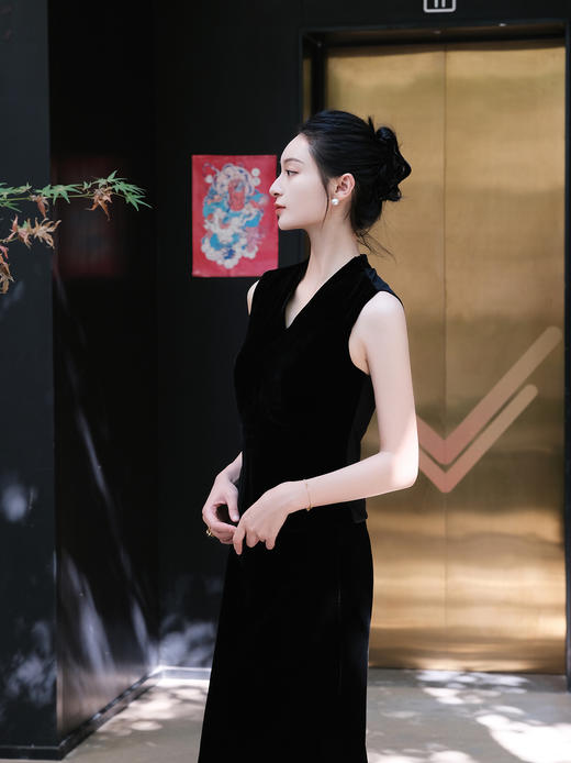 盛唐婧| 真丝丝绒百搭坎肩美背-黑色 商品图1