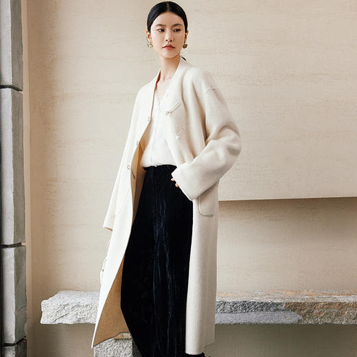 玳莎新中式全羊毛双面呢微淘女士2024年冬季新款盘扣国风V领大衣  ED39302 商品图3