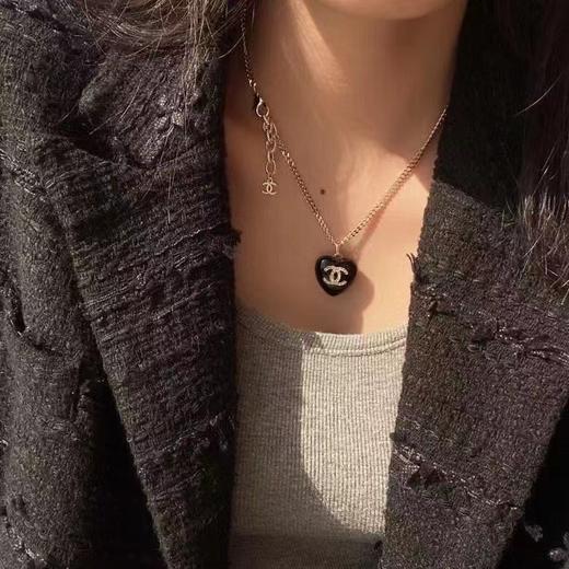 香奈儿黑色亚克力爱心两用项链刘雯同款（XTY） 商品图4