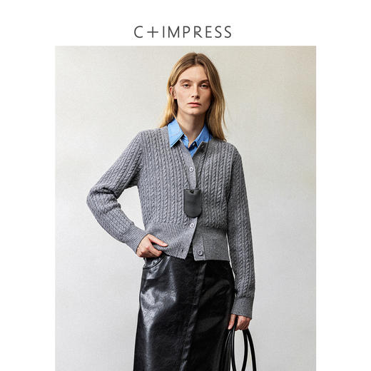 西嘉|全澳毛 MIU系开衫毛衣女绞花圆领短款针织上衣2024年秋冬季 商品图3