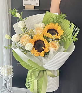 【晨曦】3支蜜桃雪山玫瑰➕2朵向日葵➕6朵洋桔梗➕2支洋甘菊➕新鲜配花配叶，精美时尚花束