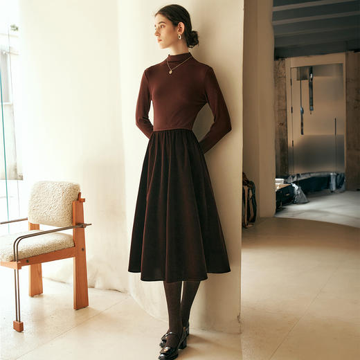 OLrain欧芮儿咖色时尚套装女冬季2024年新款通勤丝绒小香风两件套 商品图4