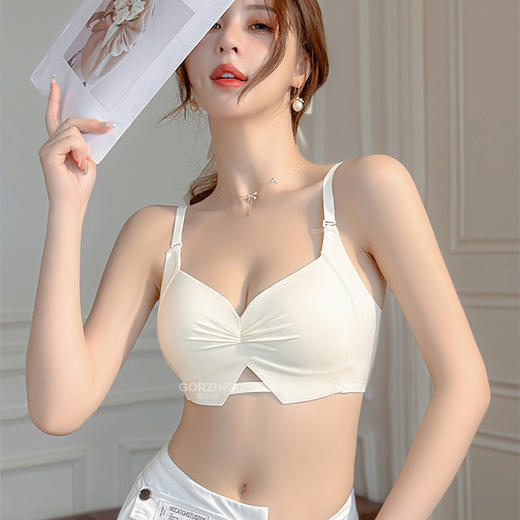 【限时福利！买内衣送同款内裤】束缚你的小胸，让它焕发自由！轻薄杯设计，如无存在；无痕收副乳，尽显美好；聚拢上托，彰显深V美颜；防下垂，挺拔你的新高度。高颜少女褶皱Bra，渗透着时髦感！ 商品图0