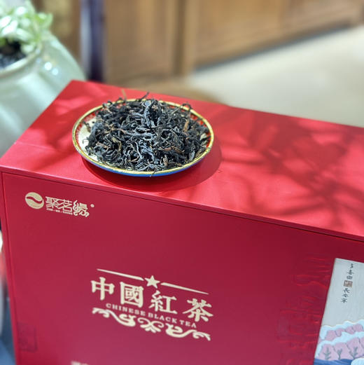 中秋节｜红茶【中国红·长乐未央】云南野生古树晒红双瓷罐茶礼，高端大气品质上乘，茶形俊美肥硕，花香馥郁高扬，汤色橙红明亮，滋味鲜醇甜爽，唇齿留香回味隽永余韵绵长～礼赠自饮优选，规格100g*2罐*1盒 商品图3
