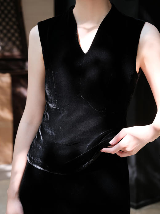 盛唐婧| 真丝丝绒百搭坎肩美背-黑色 商品图2