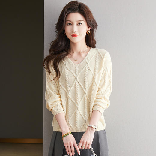 CC-27-24167红色气质毛衣好看钉珠V领打底衫女上衣潮2024新款秋冬季针织衫 商品图2