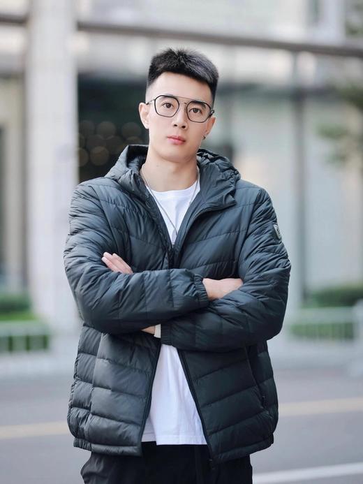 云仓 全年龄段可穿 黑色连帽轻薄羽绒服 商品图6