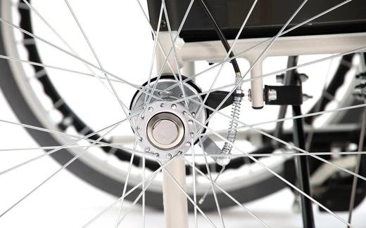 康复系列【日本MIKI三贵电动轮椅车】站立刹车系统轻便万向前轮老年人代步车灵活四轮可拆卸外座背垫 商品图4