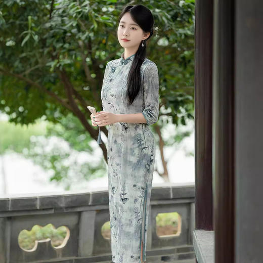 ZAYS-5282烂花绒旗袍2024秋季改良新中式高级感年轻款旗袍日常修身时尚旗袍 商品图3