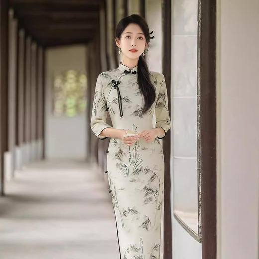 ZAYS-231设计感改良旗袍2024秋季年轻款雪花绒国风山水画旗袍现货 商品图0