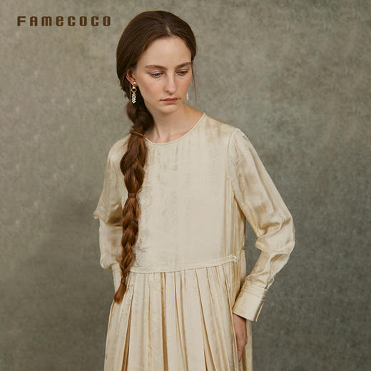 Famecoco范可儿新中式暗纹提花宽松圆领长袖连衣裙FAC6FA002 商品图1