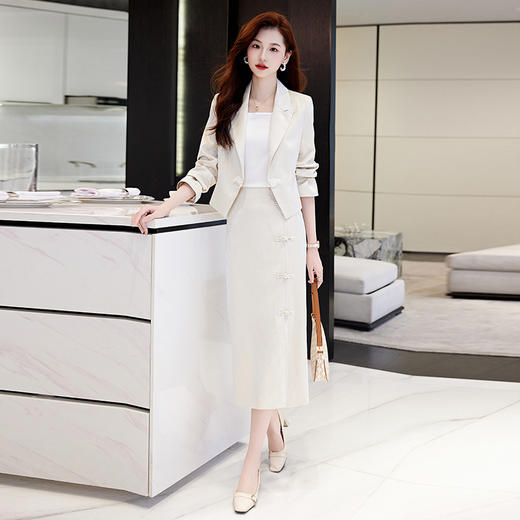 优雅修身，新中式风改良版旗袍轻熟风盐系设计感复古气质盘扣套装HR-SSQJRA688 商品图9