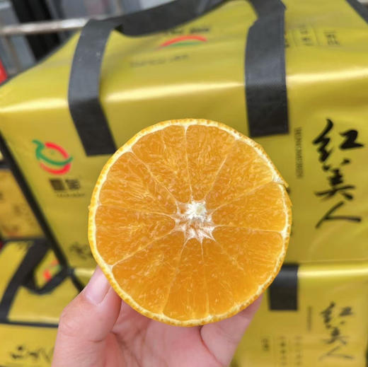 红美人🍊清甜的橘香占满了整个秋冬的档期，而这个季节最爱的还是她——柑橘中的“爱马仕”，一颗即可畅享果冻般的味觉享受。 商品图3