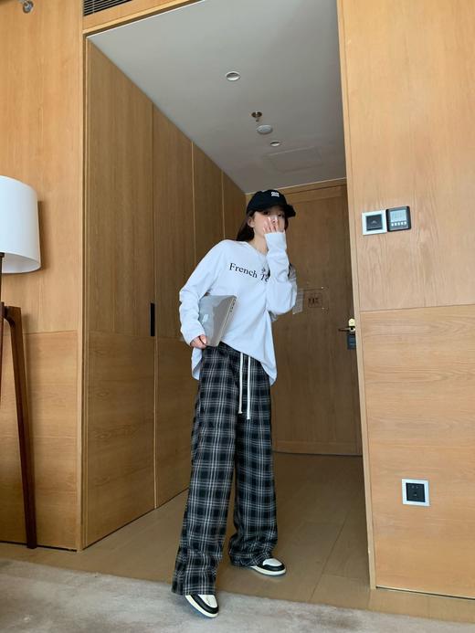 老米优品🎈3-5天！秋冬文艺感《复古磨毛格子直筒阔腿裤》怎么搭配都好看~ 随心所欲的慵懒时髦感 ！舒适好穿不挑人 K241017B 商品图4