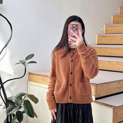 2023秋冬女装新系扣V领口袋百搭简约长袖针织衫 商品图2