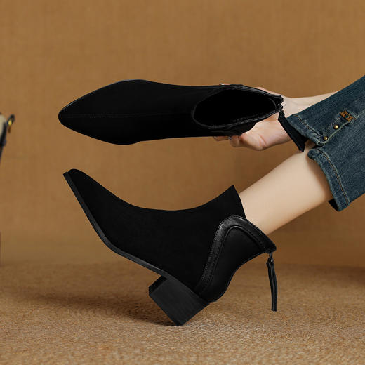 品质好货 | Safiya/索菲娅2024秋冬复古尖头反绒低跟英伦风短靴 SF44118712 商品图1