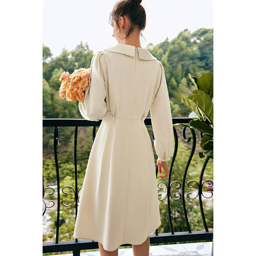 OLrain欧芮儿法式杏色翻领连衣裙女秋季2023年新款收腰刺绣A字裙 商品图3