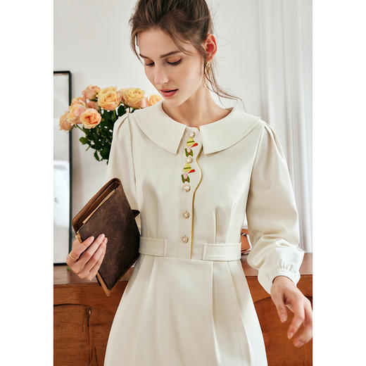 OLrain欧芮儿法式杏色翻领连衣裙女秋季2023年新款收腰刺绣A字裙 商品图1
