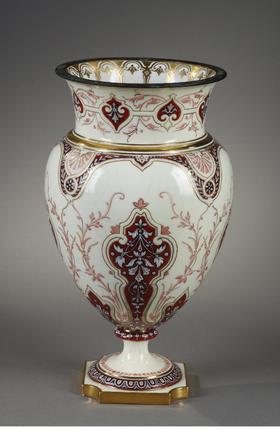 独角鹿西洋古董 法国御窑塞弗尔出品手绘描金装饰花卉主题瓷瓶