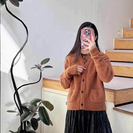 2023秋冬女装新系扣V领口袋百搭简约长袖针织衫 商品图3