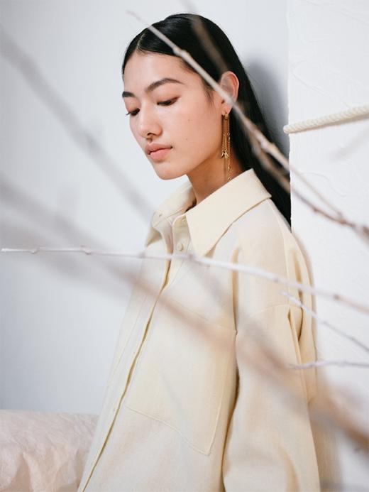 LIYIHAN 进口面料24秋绵羊毛刺绣衬衫长袖落肩女款简约宽松高级感 商品图3