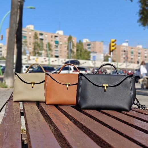 【国内普通仓】Hotend轻奢百搭翅膀包 约25.5*10*16cm （大象灰/焦糖色/黑色） 商品图0