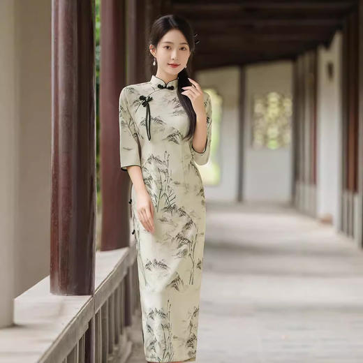 ZAYS-231设计感改良旗袍2024秋季年轻款雪花绒国风山水画旗袍现货 商品图1