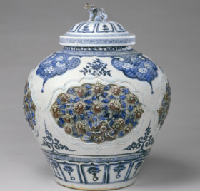 元 青花釉里红镂雕盖罐