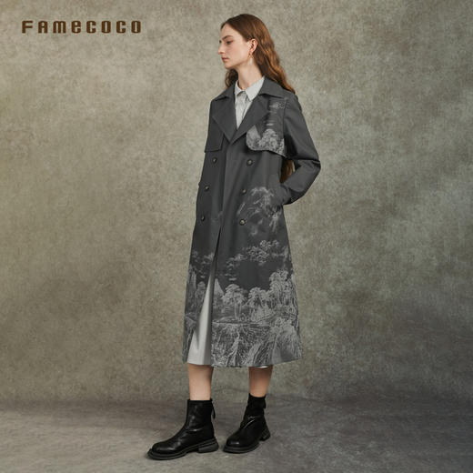 Famecoco范可儿戗驳领收腰系带长款风衣气质山水印花FAC6AT004 商品图3