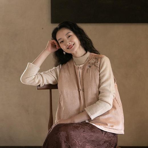 牧衣游原创 炒色丝棉刺绣羽绒马甲 限量福利款 喜柠 不支持会员折 商品图3