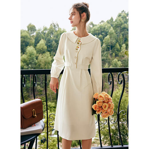 OLrain欧芮儿法式杏色翻领连衣裙女秋季2023年新款收腰刺绣A字裙 商品图4