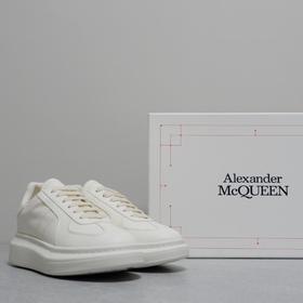 𝐀𝐥𝐞𝐱𝐚𝐧𝐝𝐞𝐫𝐌𝐜𝐐𝐮𝐞.𝐧麦昆德训小白鞋麦昆新设计总监𝐒𝐞𝐚𝐧带来的首作（HC）