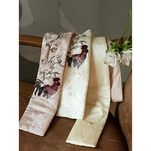 牧衣游原创 丝麻棉手工刺绣炒色夹棉围巾 春又生【不支持会员折】 商品图1