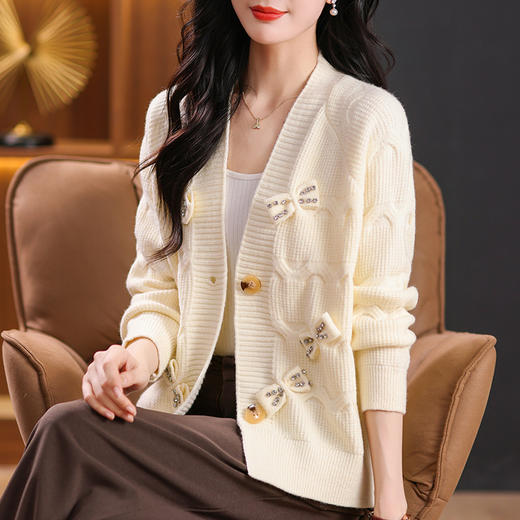 CC-103-82720蝴蝶结v领针织开衫女秋冬新款韩版麻花毛衣外套慵懒风蝙蝠袖上衣 商品图2