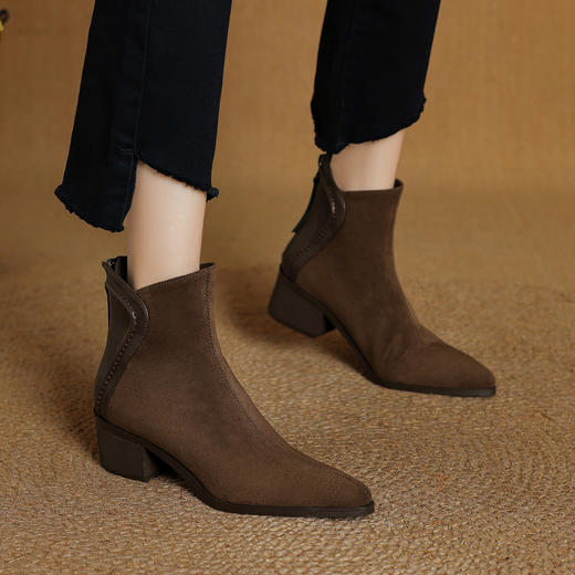 品质好货 | Safiya/索菲娅2024秋冬复古尖头反绒低跟英伦风短靴 SF44118712 商品图4