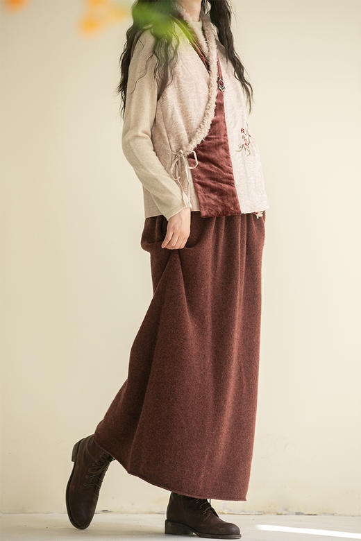 牧衣游原创 牦牛绒毛织混纺半身裙女冬新款软糯轻盈直筒裙 自由鸟 商品图5
