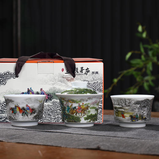 《三顾茅庐》雪景粉彩茶具套组 陶瓷泰斗张松茂大师创作 景德镇出品盖碗主人杯 商品图4