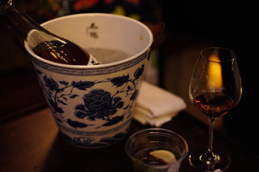 【伟大年份！坛陈17年·非凡纯净优雅】  塔牌 冬趣 2007, 700ml  （半干型 加饭花雕黄酒）  * 买1瓶附赠「冬趣品酒杯」1支 商品图2