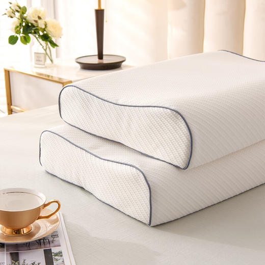 圣夫妮皇家SPA按摩乳胶枕 商品图1