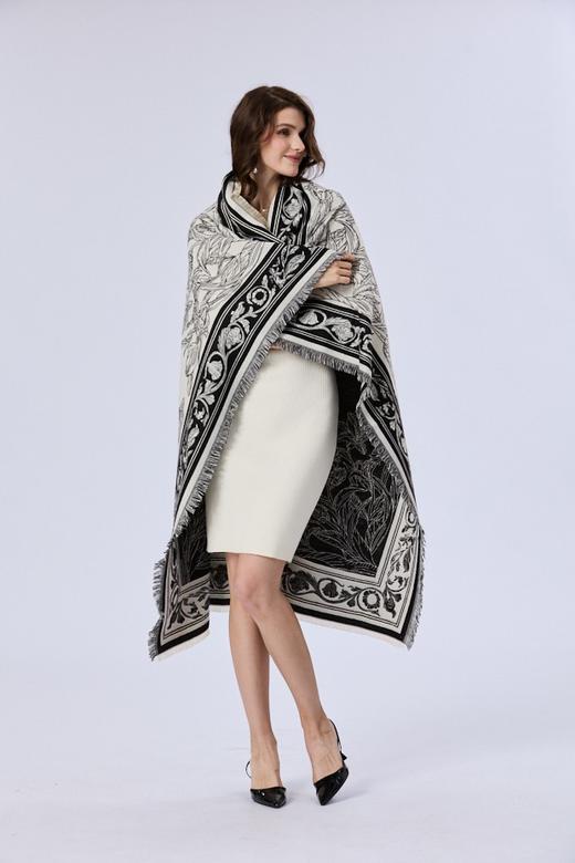 优品堂【丝丝水墨】140*140“四个角花型不同有四种美感”拉绒方巾披肩 商品图1