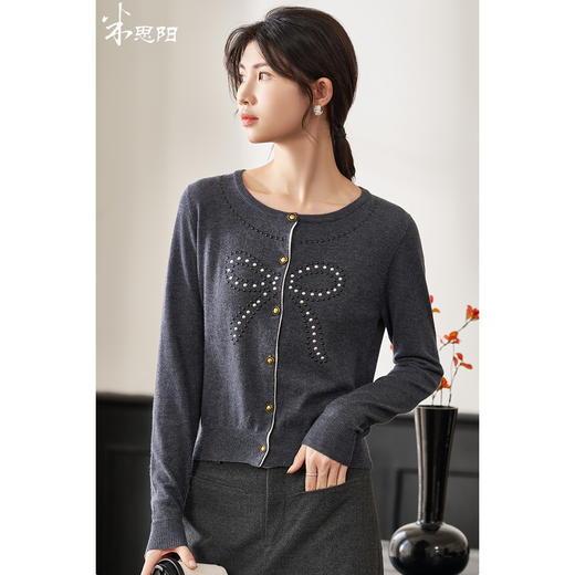 剩S 米思阳2025冬季新款时尚设计感针织衫重工钉珠蝴蝶结开衫上衣4543 商品图0
