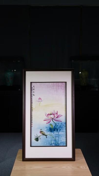 新粉彩荷塘清趣瓷板 商品图0