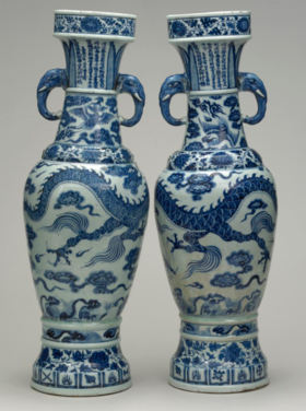 元青花龙纹象耳瓶一对