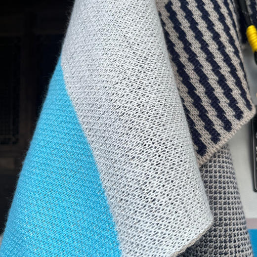 乌镇戏剧节第十一届披肩撞色针织毛线围巾披肩 商品图3