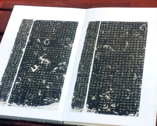 历代法帖精粹：《礼器碑》
出版：浙江古籍出版社
版次：2022年5月第1版第1次印刷
书号：9787554022856
定价：300元
售价：98元。
装帧：布面精装，宣纸印刷，单面，经折装20个 商品图2